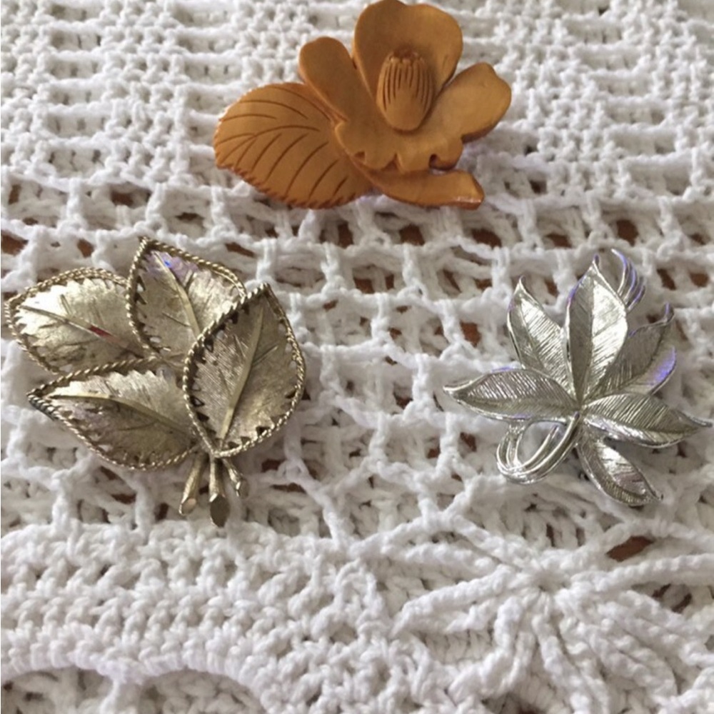 Gold Tone  and Silver Tone Leaf Brooch Set - Women Retro Jewelry